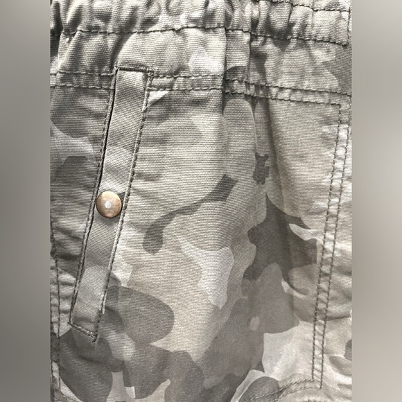 OLD NAVY camo print jacket, New without tags - Picture 2 of 5